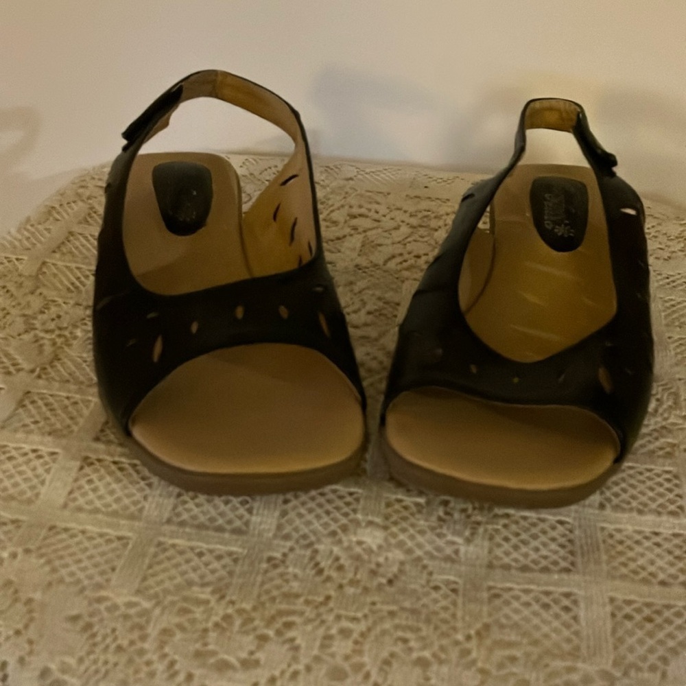 Comfort ease Women’s Black Sling Back Open Toe Sandal Sz 8 1/2M GUC